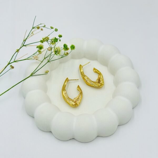 Modern Stylish Golden Luxe Anti-Tarnish Half Hoop Earrings - Stainless Steel