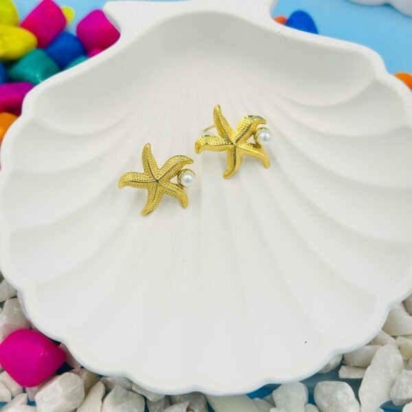 Coastal-inspired gold starfish and pearl stud earrings, perfect for beachwear and tropical vacations