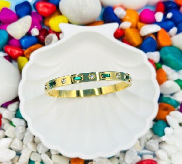 Gold bracelet featuring vibrant green colour rectangular shape diamonds – made from tarnish-free, hypoallergenic stainless steel