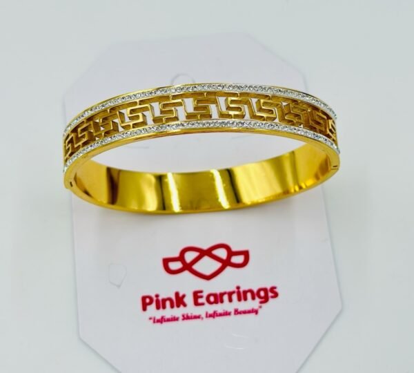 Elegant S-shaped diamond design bracelet