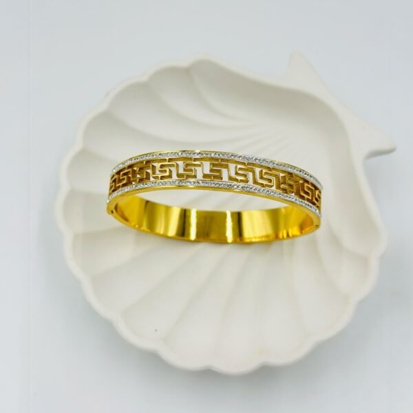 Elegant S-shaped diamond design bracelet