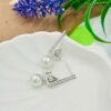 Rectangle-shaped half hoop earring with drop in silver, adorned with sparkling diamonds and a luminous pearl