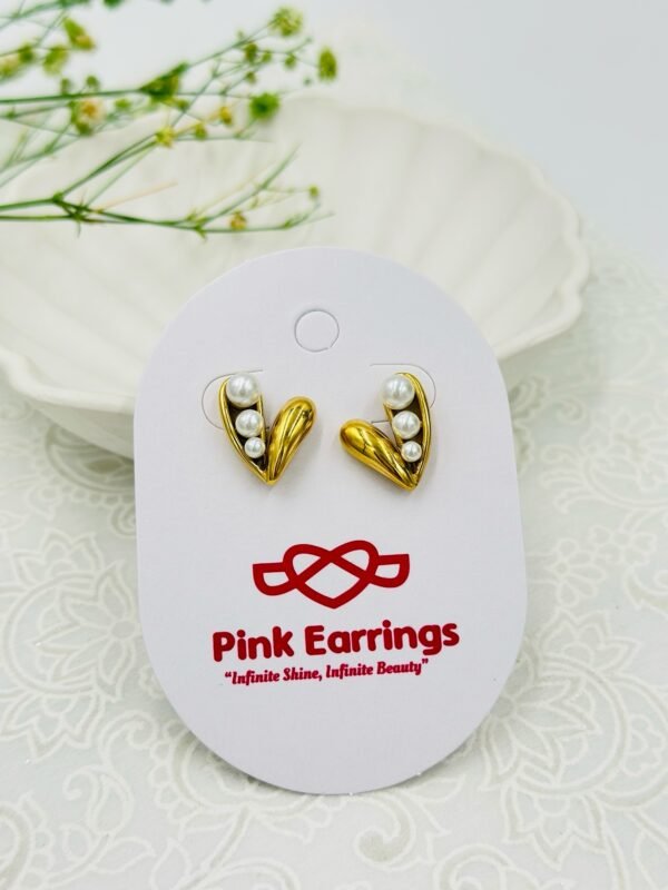 Elegant Heart-Shaped Pearl Stud Earrings – Stainless Steel, Anti-Tarnish