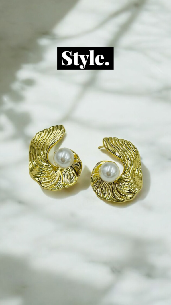 Anti-Tarnish Gold Swirl Pearl Earrings – Stainless Steel Elegance