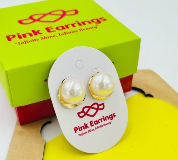 Minimal Luxe Pearl Studs – Sleek Gold Curve with Bold Pearl Center