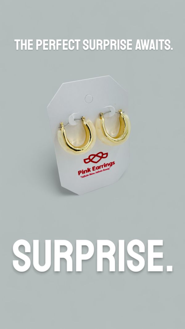 Cream Marble Finish Hoop Earrings – Glossy Gold Accent, Premium