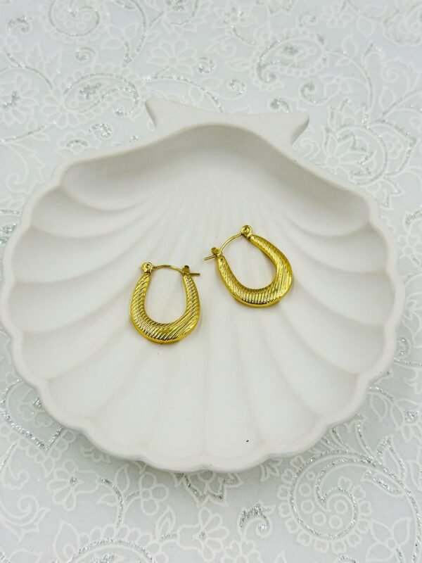 Textured Oval Gold Hoop Earrings – Stainless Steel