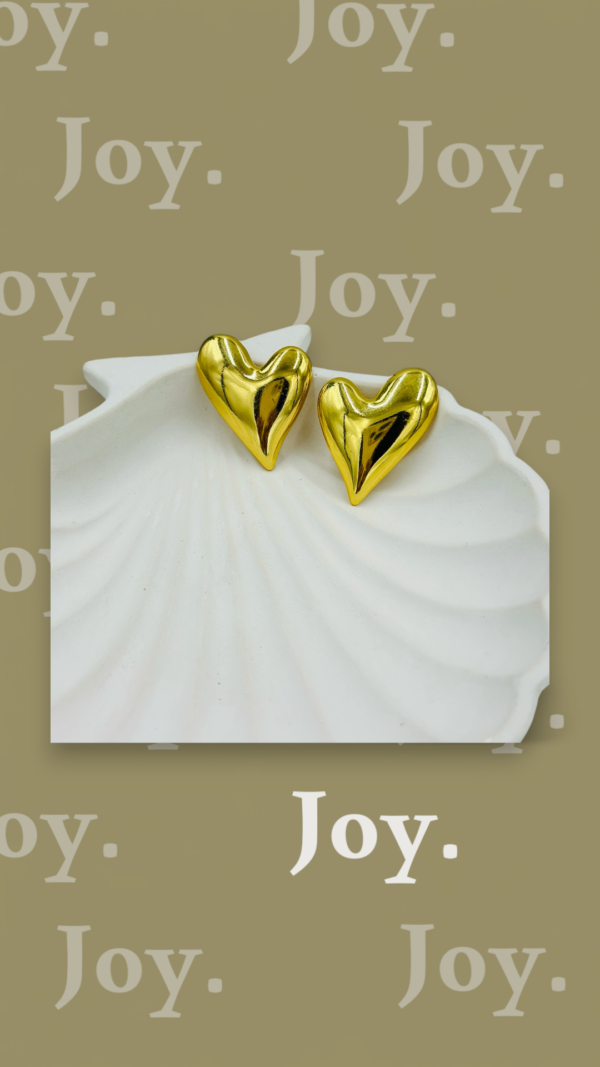 Bold Heart Gold Stud Earrings – Stainless Steel, Anti-Tarnish