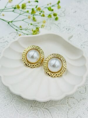 Hammered Gold Round Pearl Stud Earrings – Stainless Steel