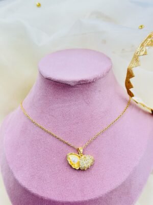 Golden Shell Pearl Pendant Necklace – Stainless Steel