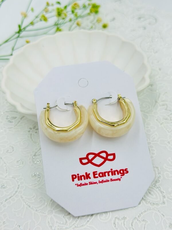 Cream Marble Finish Hoop Earrings – Glossy Gold Accent, Premium